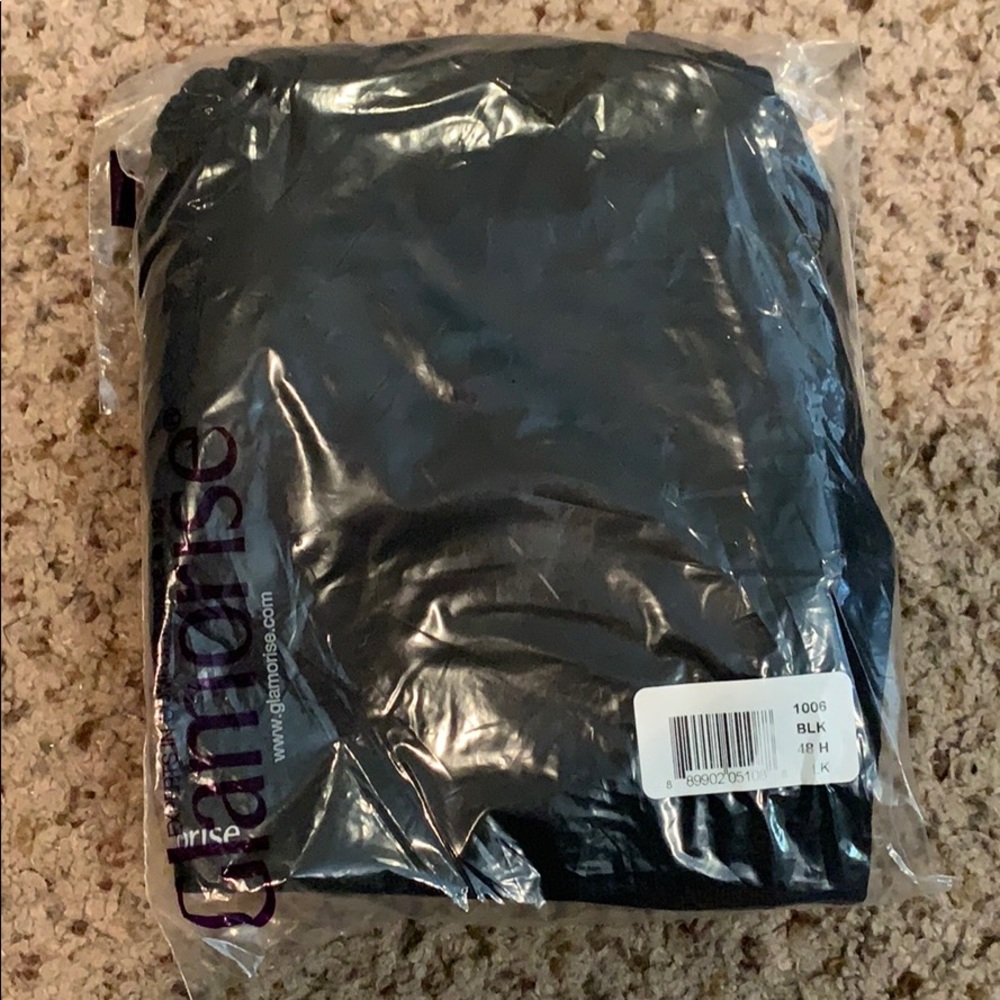 Glamorise sports bra. Size 48 H. Never opened.